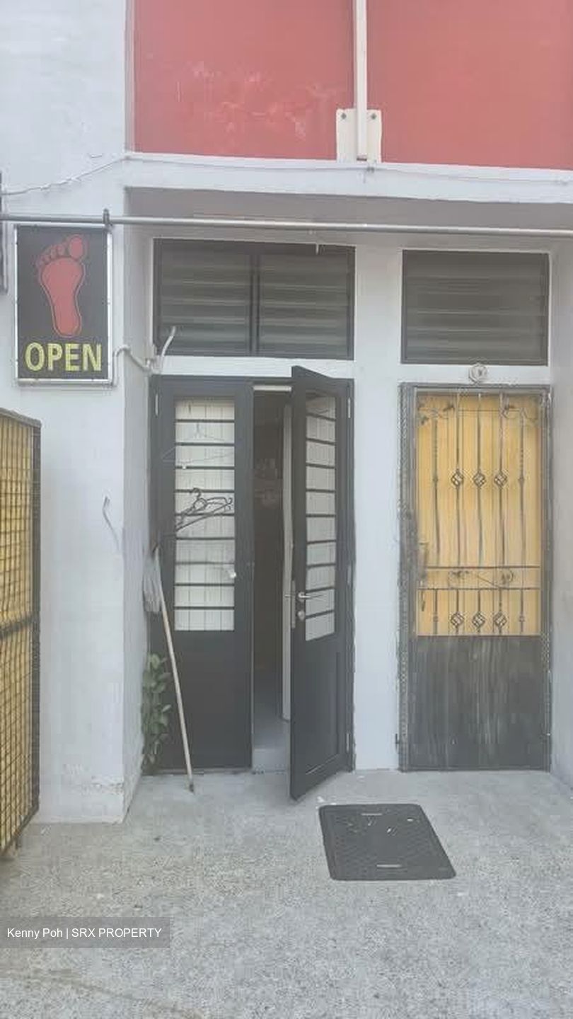 Tampines Street 81 (D18), Shop House #562453771